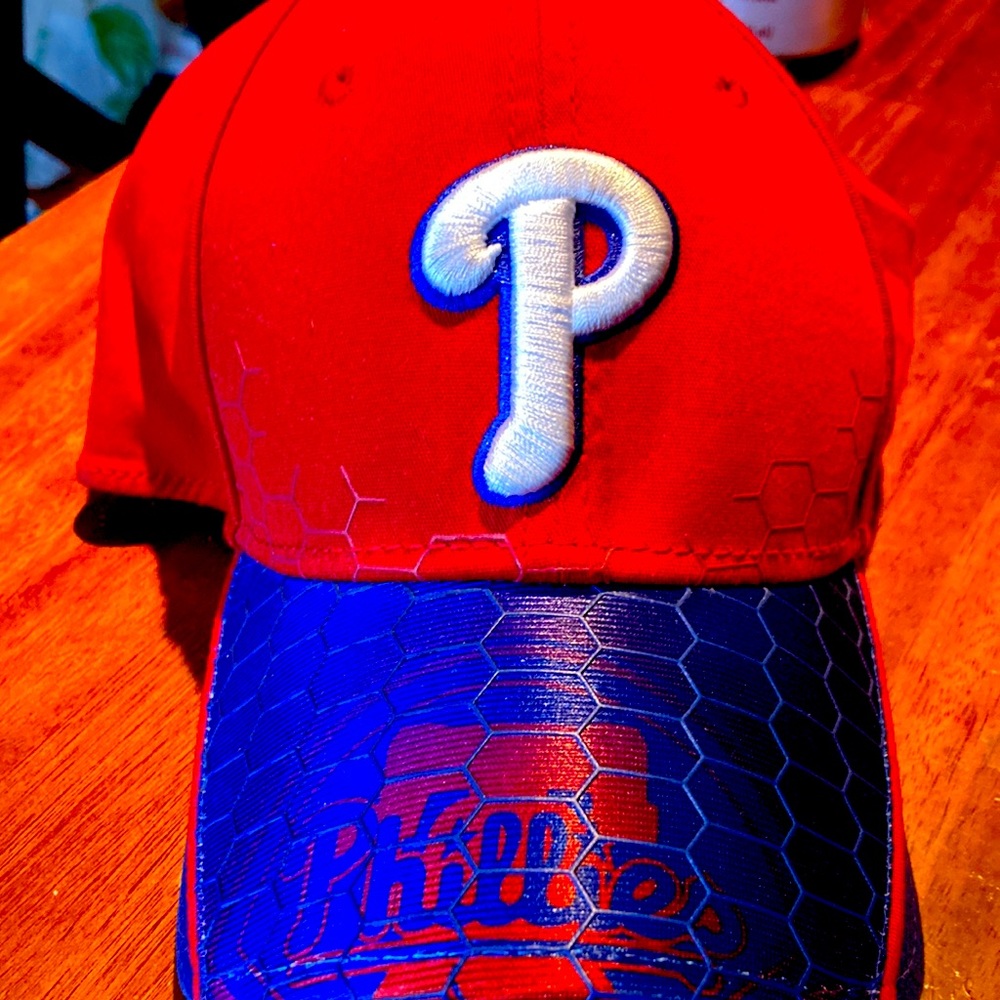 Phillies 3930 new era hat size medium large used slight wear in great shape